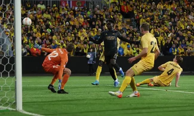 FIFA官方：首届俱乐部世界杯2025年6月15-7月13日举办国际足联理事会今天开会批准首届俱乐部世界杯的各项细节，第一届新版俱乐部世界杯将于2025年6月15日-7月13日在美国举办，共32支球队参加。